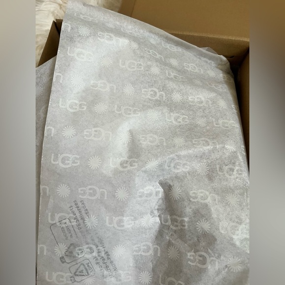 UGG Kids NWT Classic Ultra Mini Chestnut Boots Size 13 Suede Shearling - Picture 14 of 16